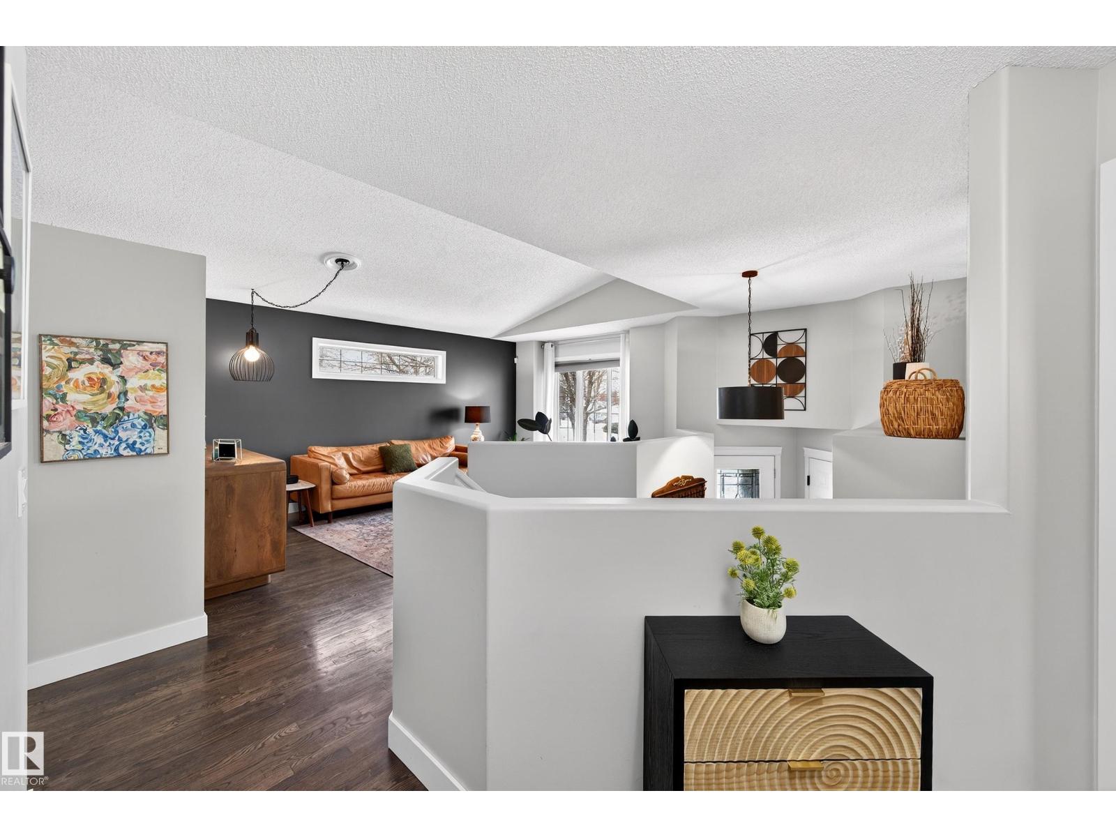 1 HUNTER PL, St. Albert