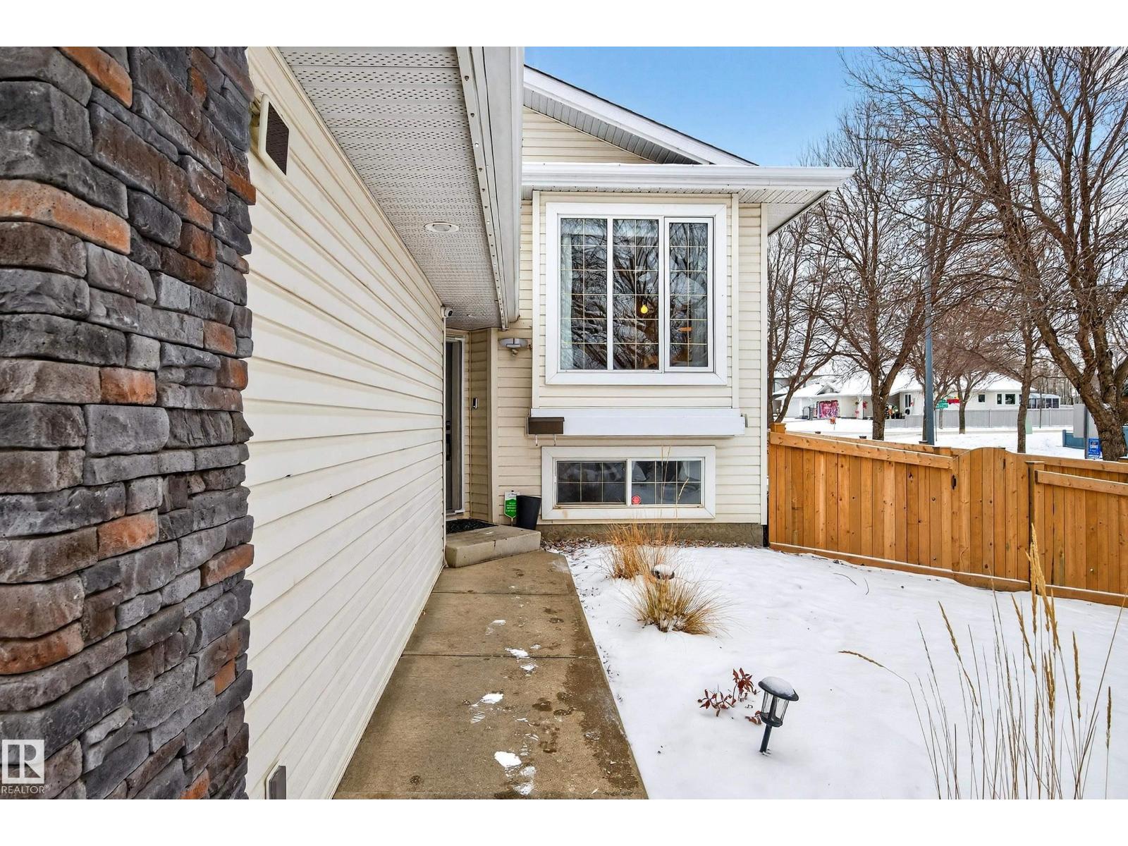 1 HUNTER PL, St. Albert