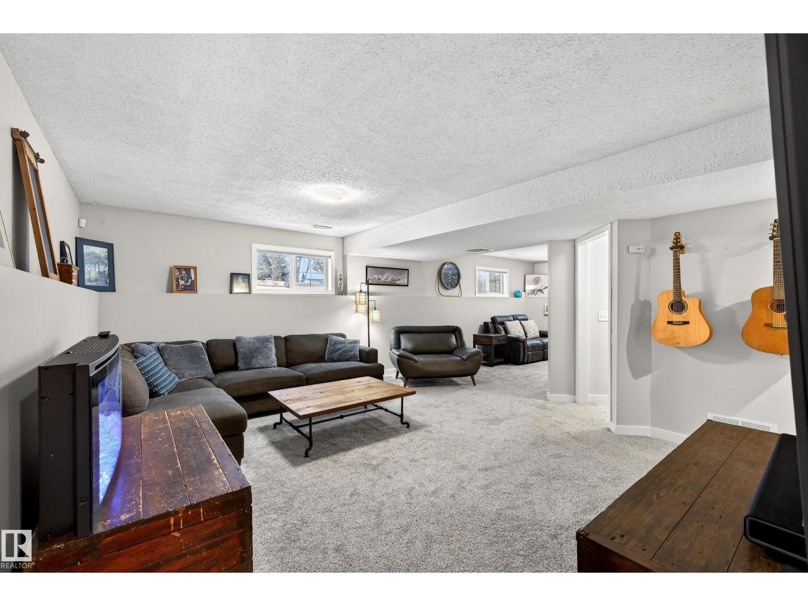 1 HUNTER PL, St. Albert