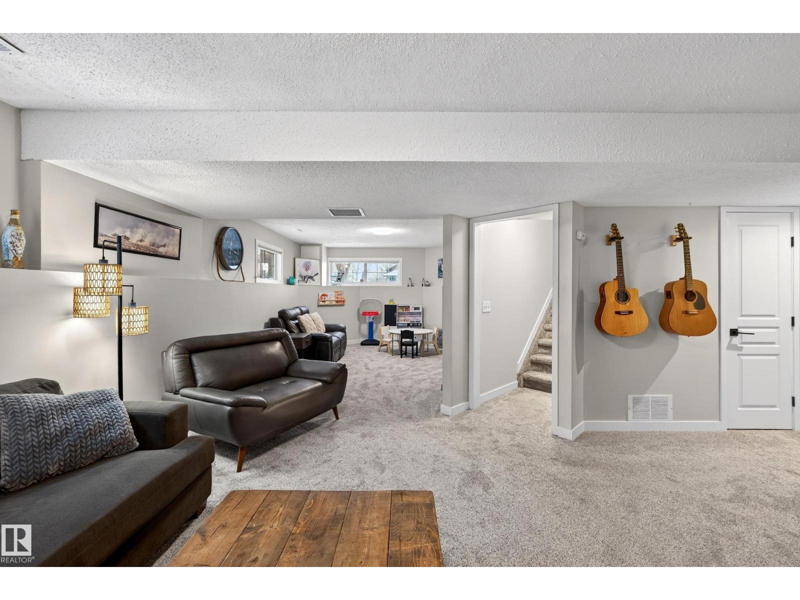 1 HUNTER PL, St. Albert