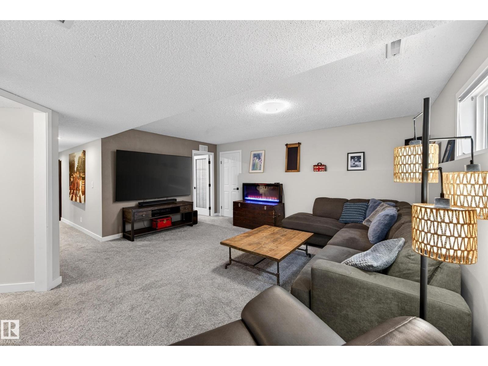 1 HUNTER PL, St. Albert