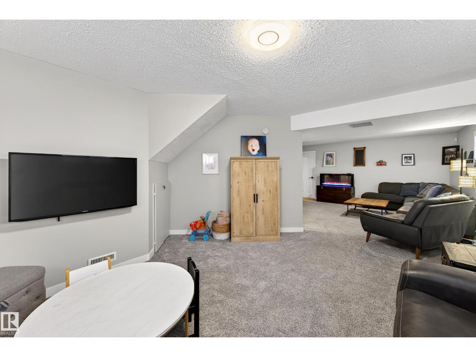 1 HUNTER PL, St. Albert