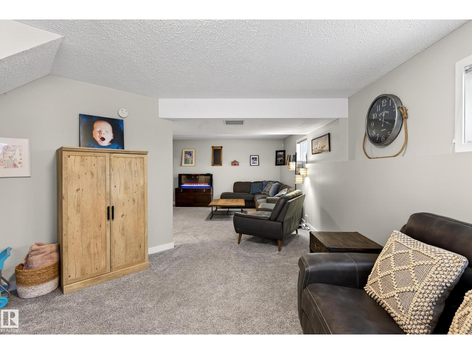 1 HUNTER PL, St. Albert