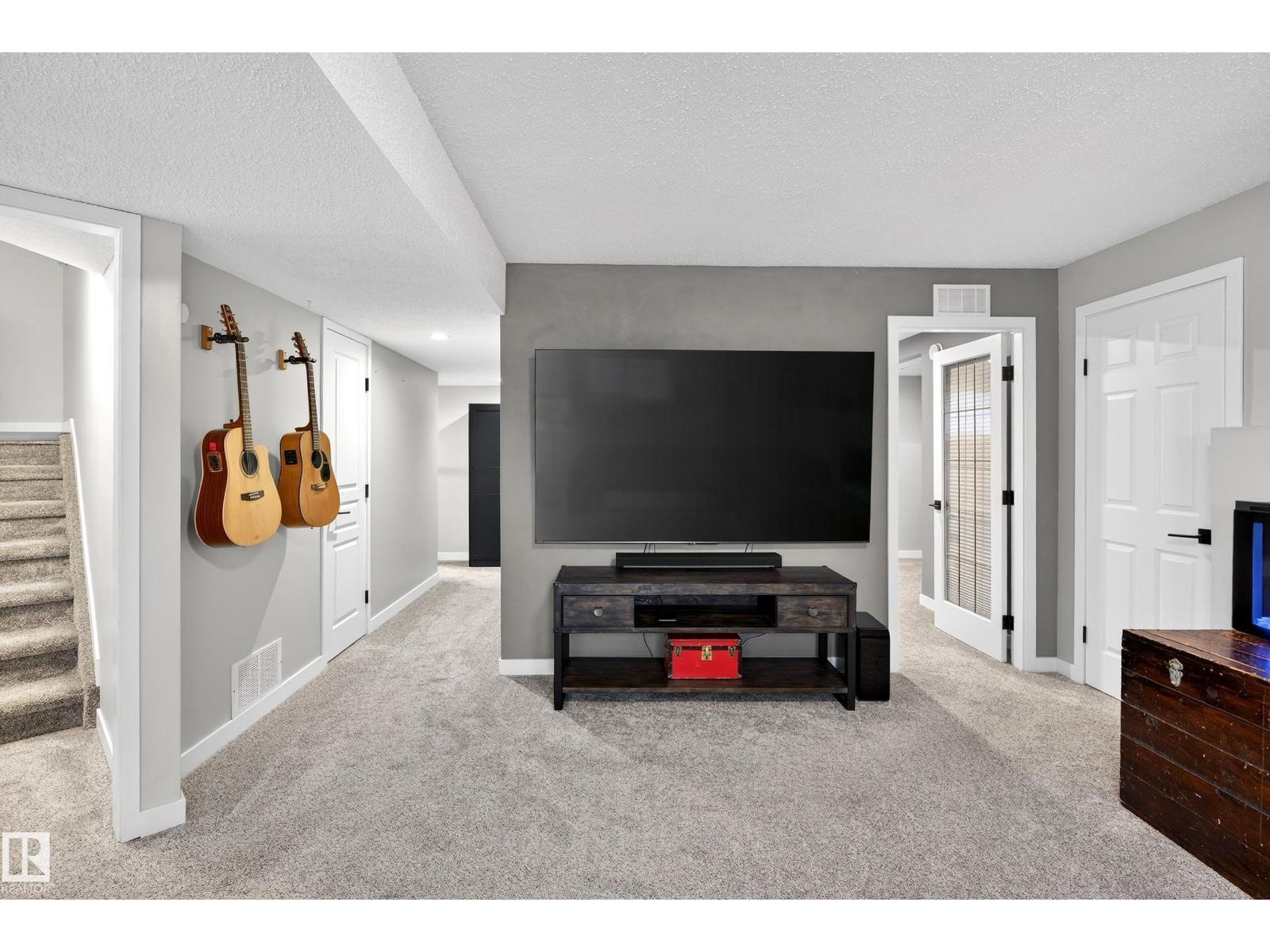 1 HUNTER PL, St. Albert