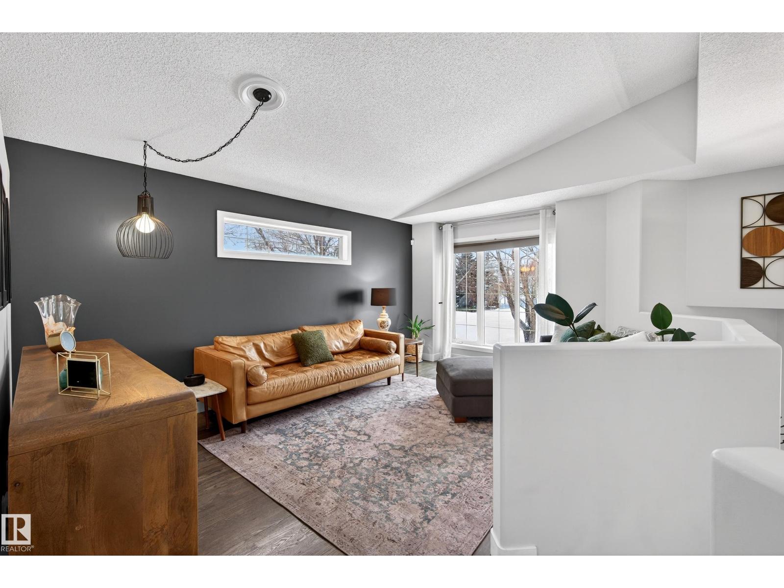 1 HUNTER PL, St. Albert