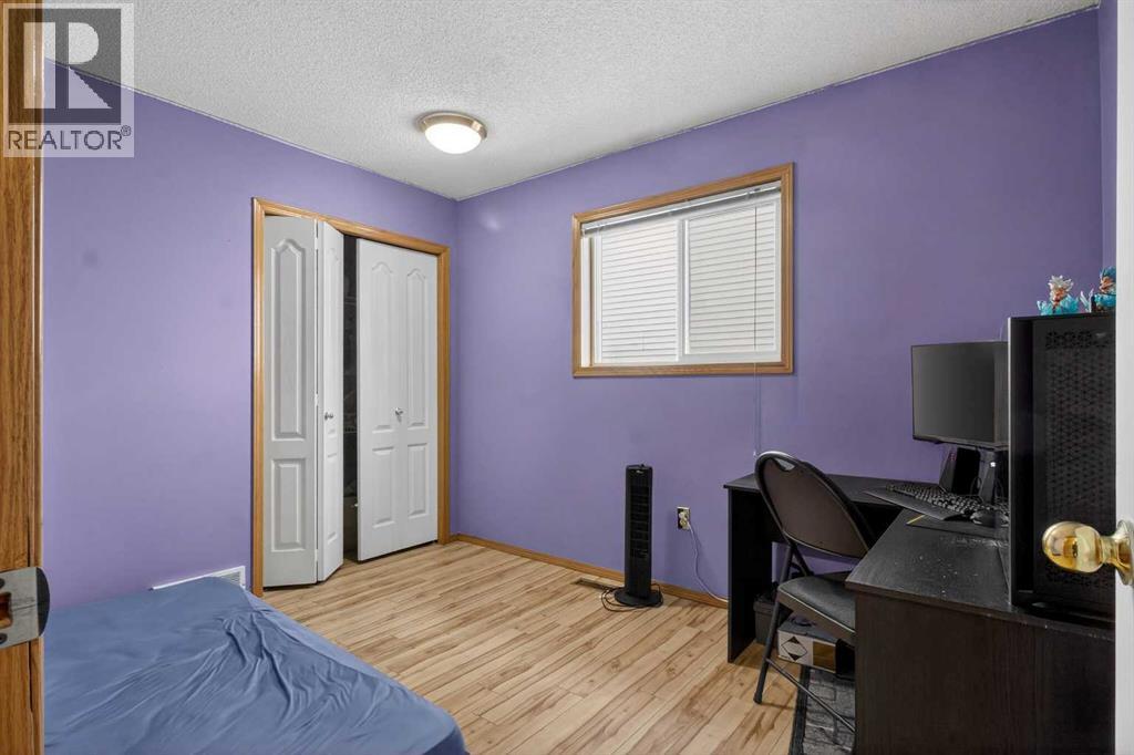 Single Family House Bi-level for Sale in  Erin Circle SE Erin Woods Calgary 