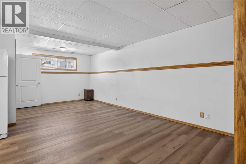 Single Family House Bi-level for Sale in  Erin Circle SE Erin Woods Calgary 