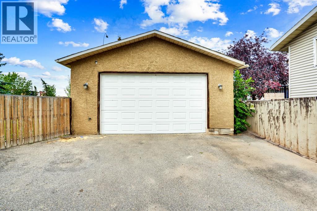 Single Family House for Sale in  Castlebrook Road NE Castleridge Calgary 