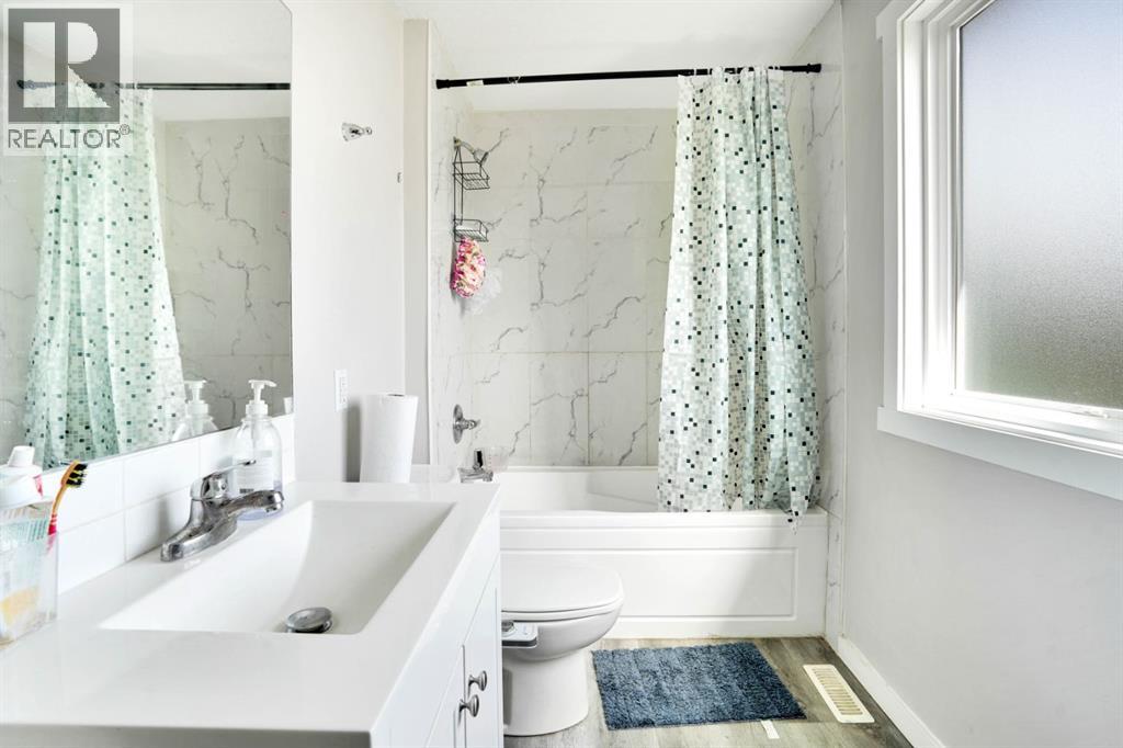 Single Family House for Sale in  Castlebrook Road NE Castleridge Calgary 