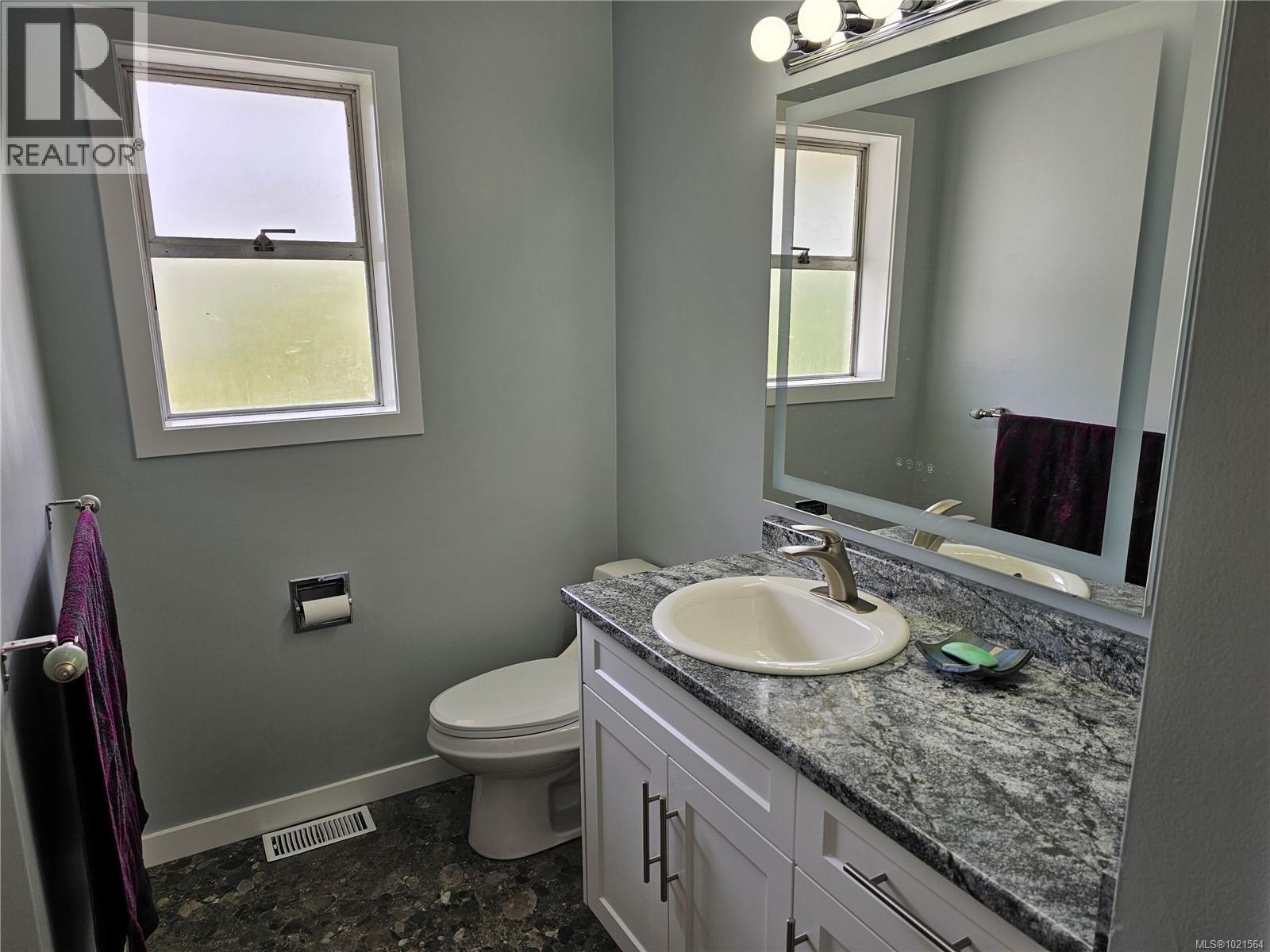 5890 CHESTERFIELD Ave, Duncan