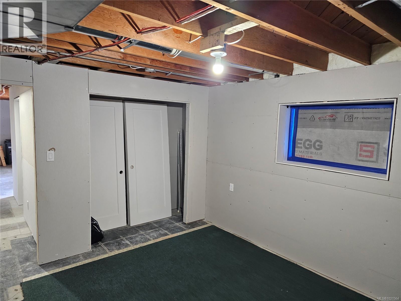 5890 CHESTERFIELD Ave, Duncan