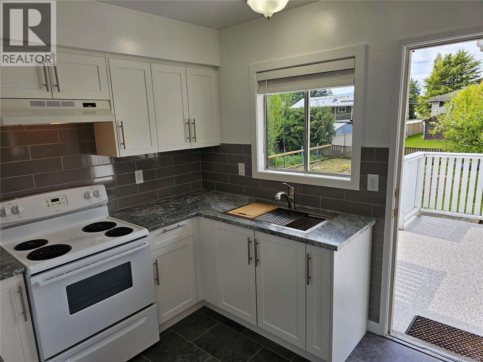 5890 CHESTERFIELD Ave, Duncan