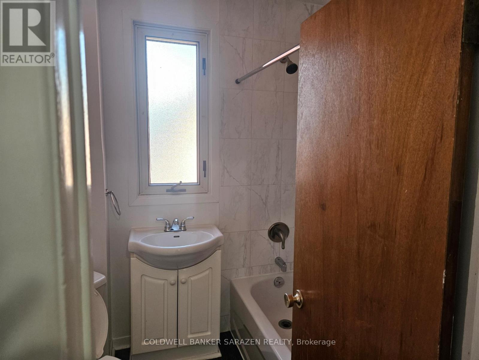 Clean updated bathroom  6.8 ft x 6 ft