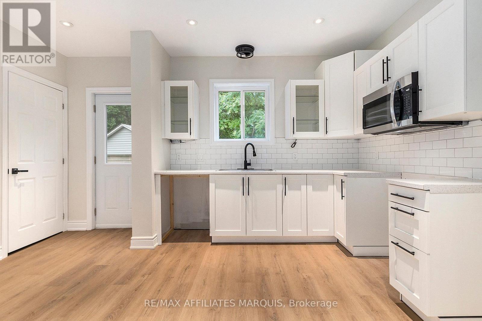 32 D'ARCY STREET - 14
