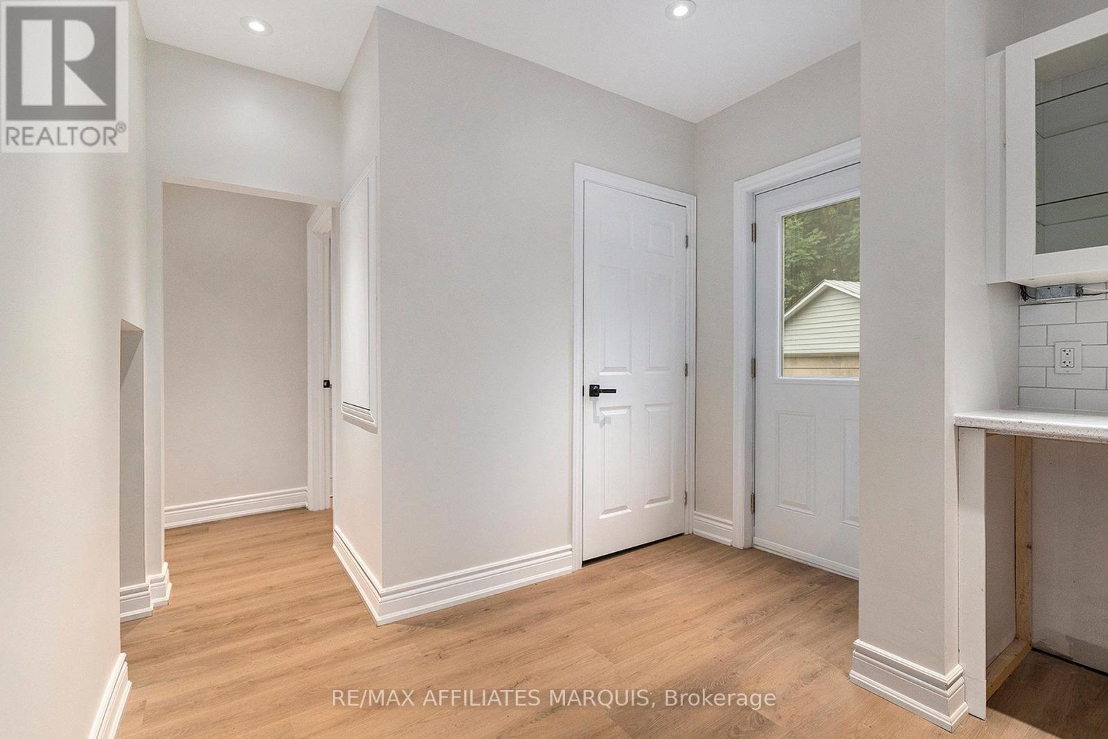 32 D'ARCY STREET - 18