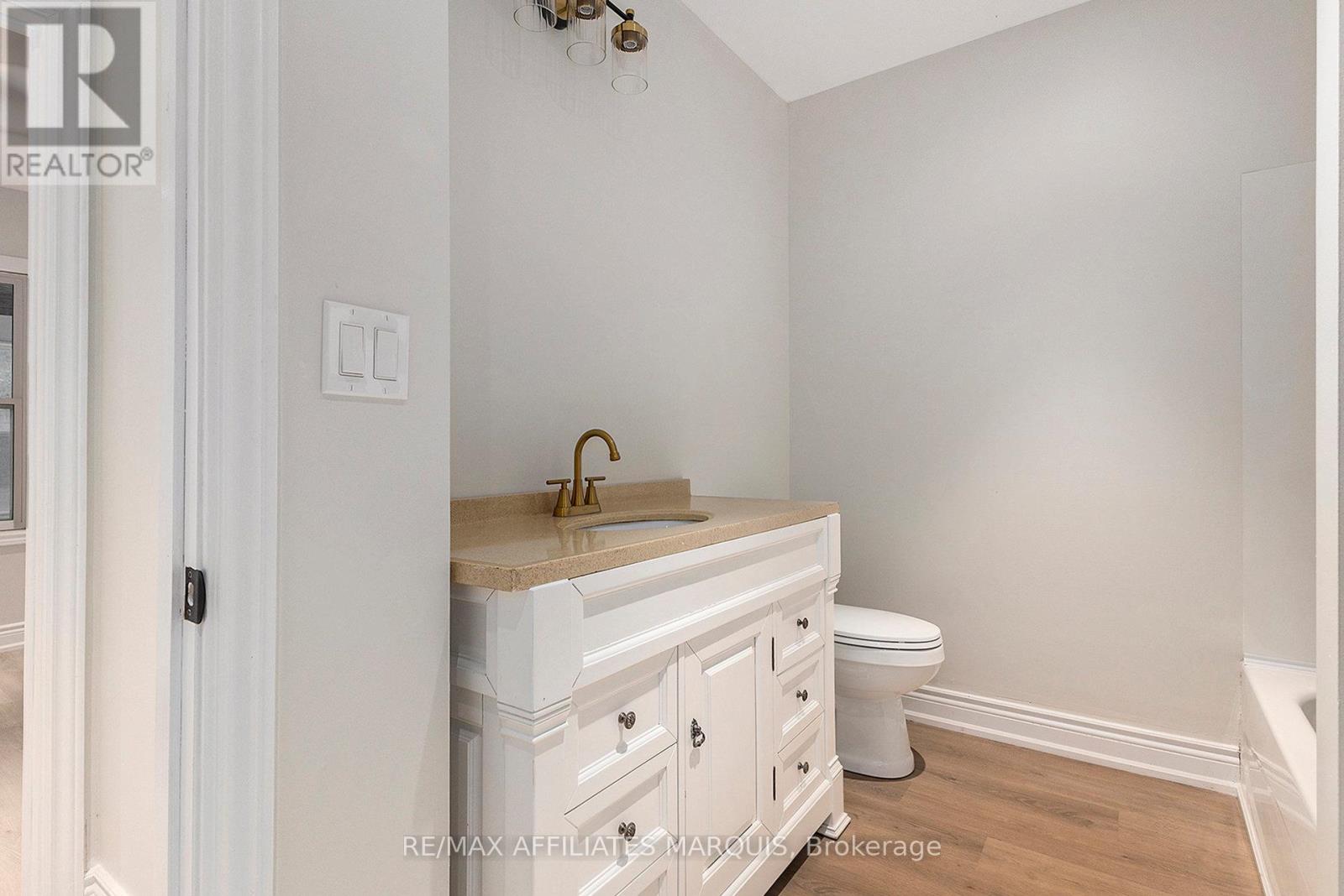 32 D'ARCY STREET - 26