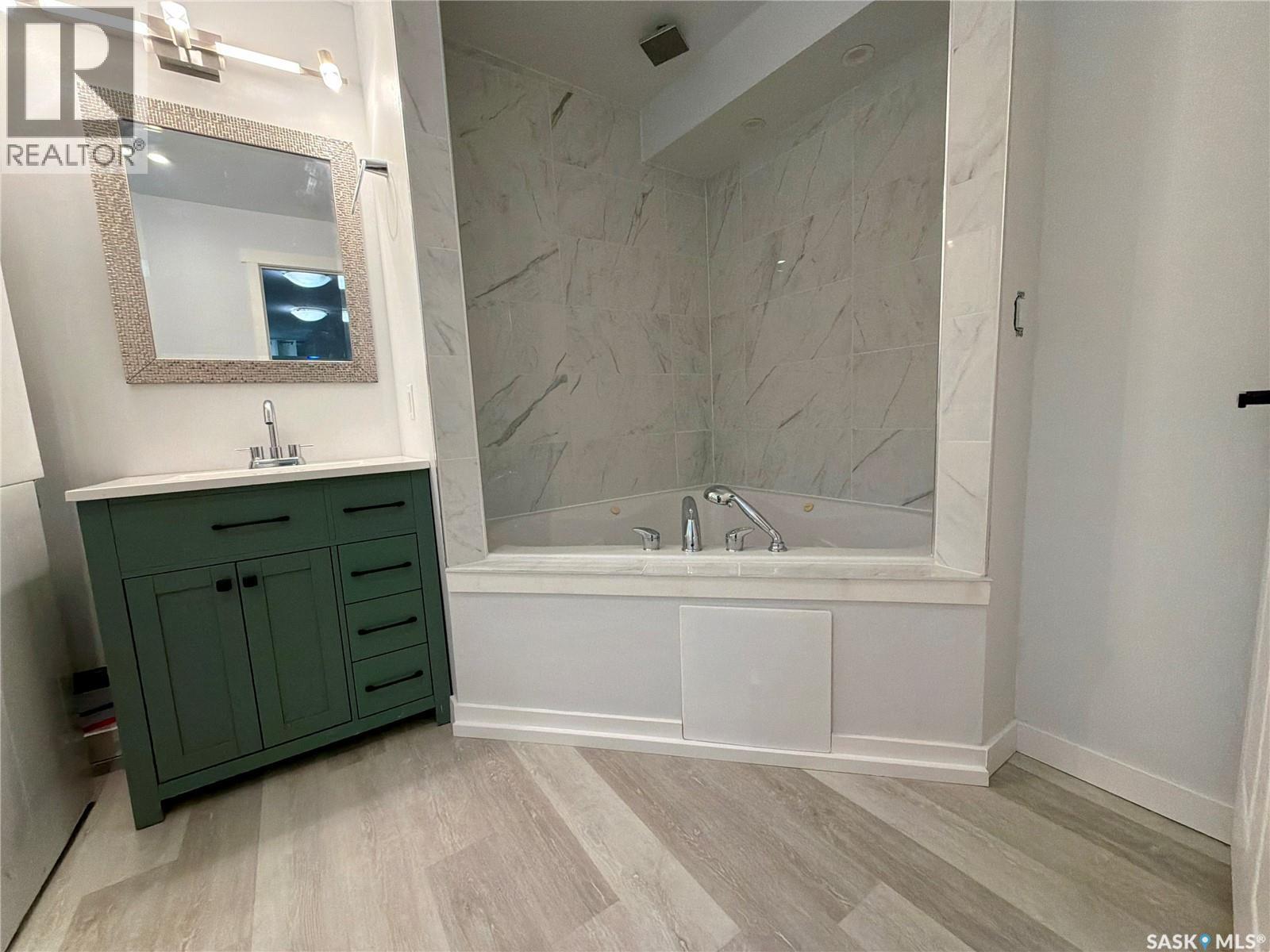 Single Family House Raised bungalow for Sale in  Dewdney AVENUE Regina 