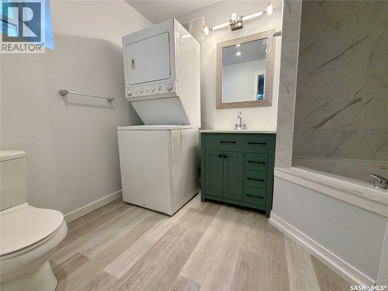 Single Family House Raised bungalow for Sale in  Dewdney AVENUE Regina 