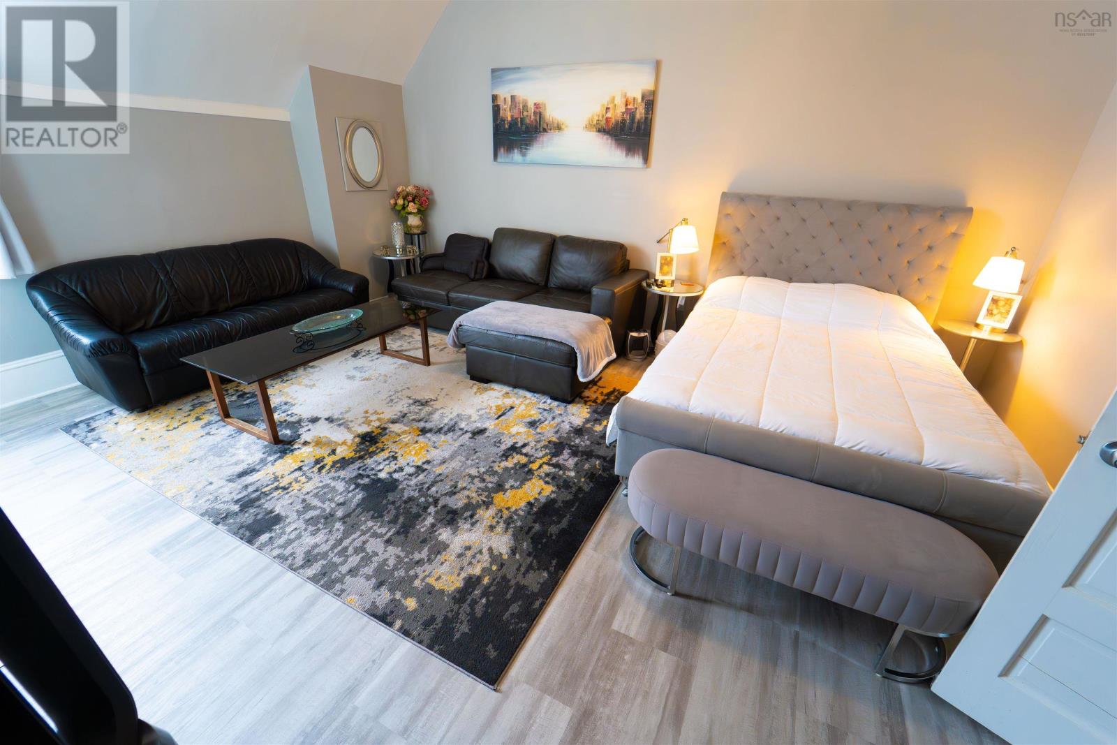 Property 31 of 50 of 33 Pleasant Street