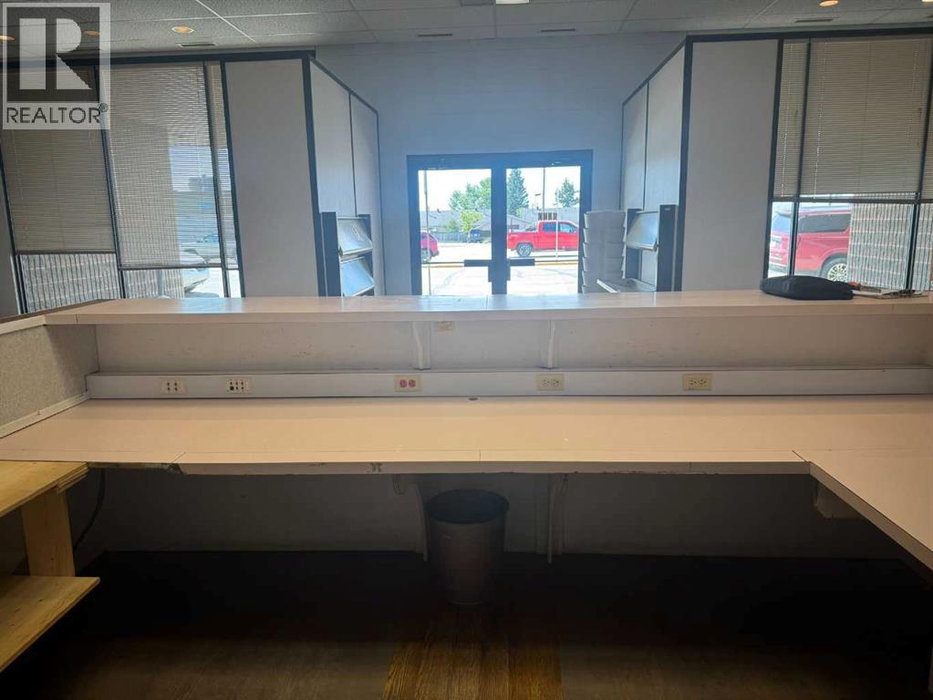 5010 54 Avenue - Photo 4 of 28, Grimshaw, Alberta