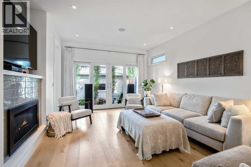 Single Family House for Sale in   Avenue SW North Glenmore Park Calgary 