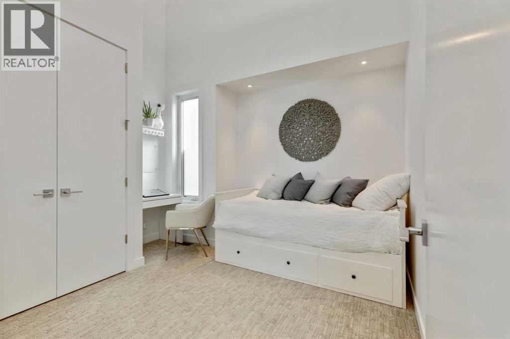 Single Family House for Sale in   Avenue SW North Glenmore Park Calgary 