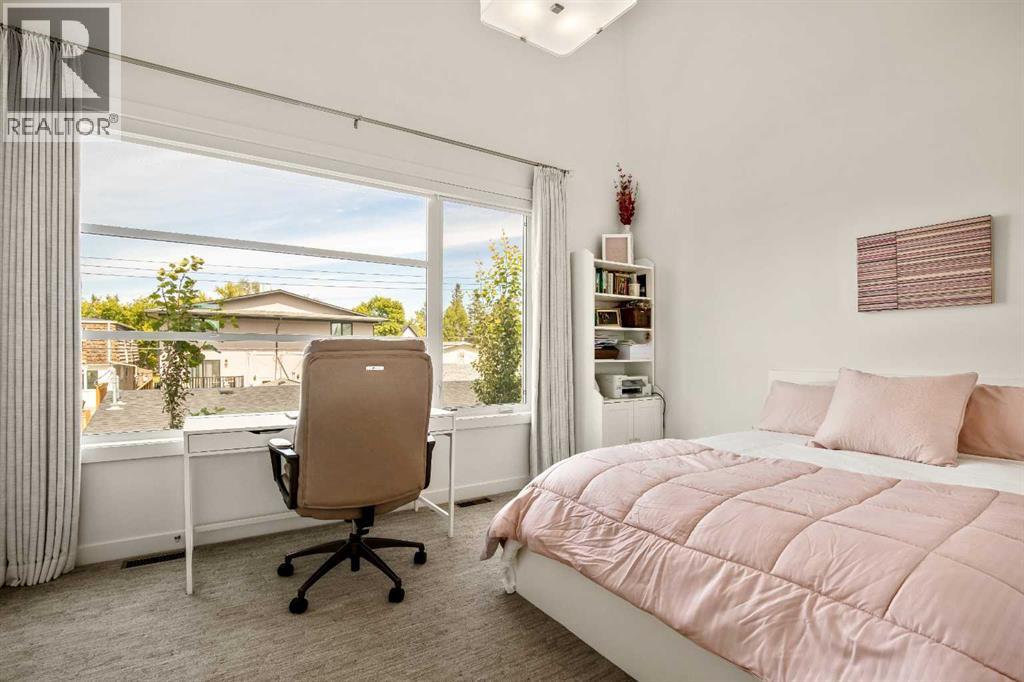 Single Family House for Sale in   Avenue SW North Glenmore Park Calgary 