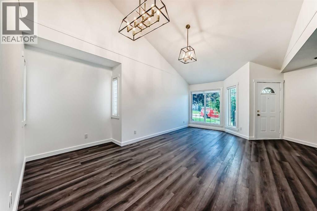 Single Family House for Sale in  Douglas Woods Hill SE Douglasdale/Glen Calgary 