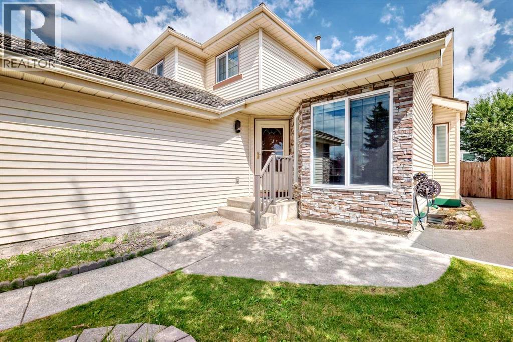 Single Family House for Sale in  Douglas Woods Hill SE Douglasdale/Glen Calgary 