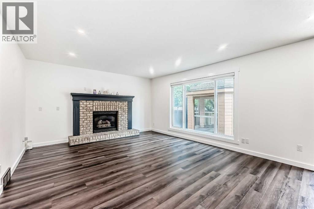 Single Family House for Sale in  Douglas Woods Hill SE Douglasdale/Glen Calgary 