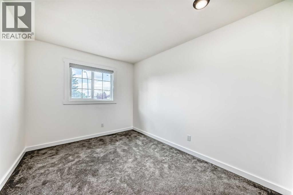 Single Family House for Sale in  Douglas Woods Hill SE Douglasdale/Glen Calgary 