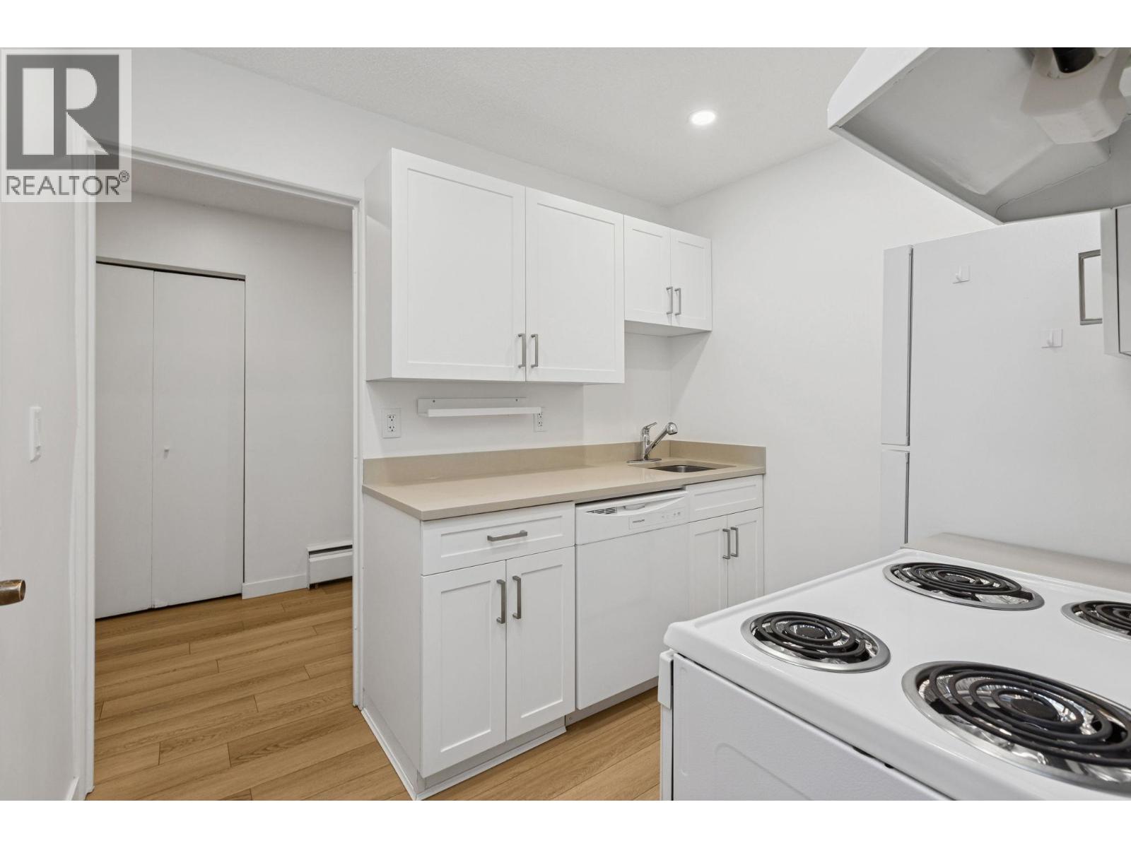 879 WESTVIEW CRESCENT, North Vancouver