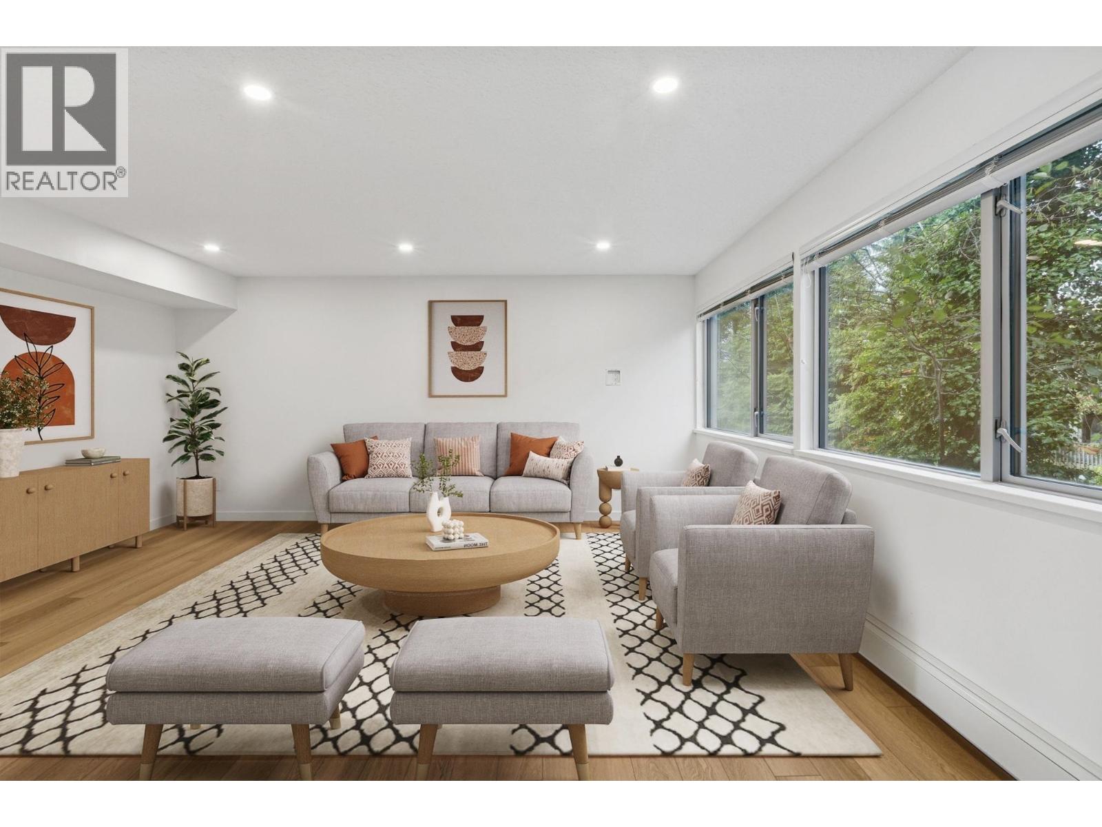 879 WESTVIEW CRESCENT, North Vancouver