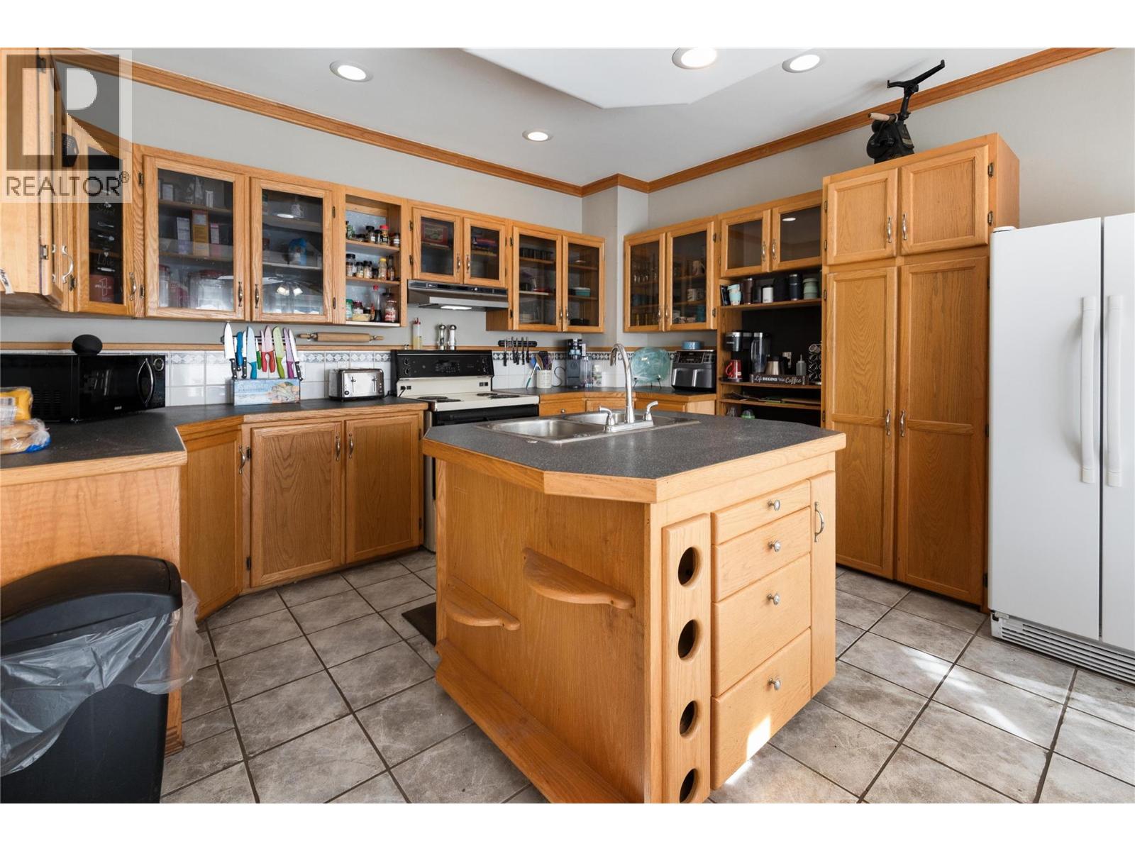  7630 97A Highway, Mara