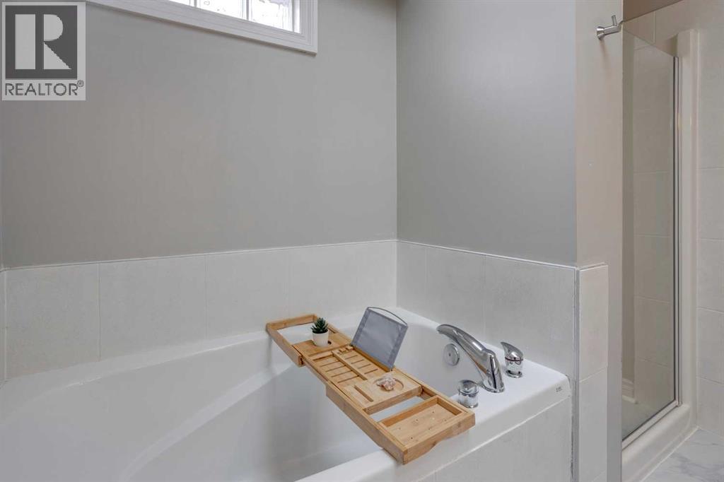 Single Family House for Sale in    Avenue NE Tuxedo Park Calgary 