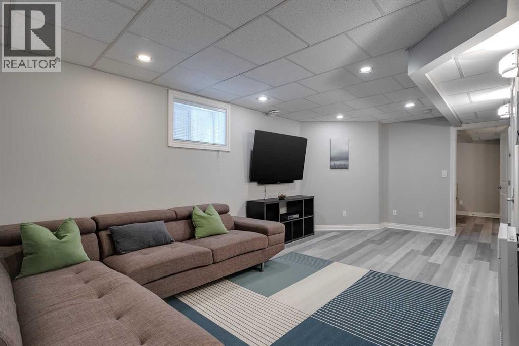 Single Family House for Sale in    Avenue NE Tuxedo Park Calgary 