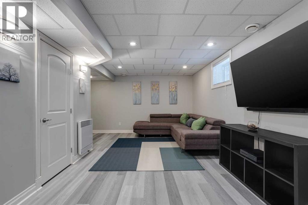 Single Family House for Sale in    Avenue NE Tuxedo Park Calgary 