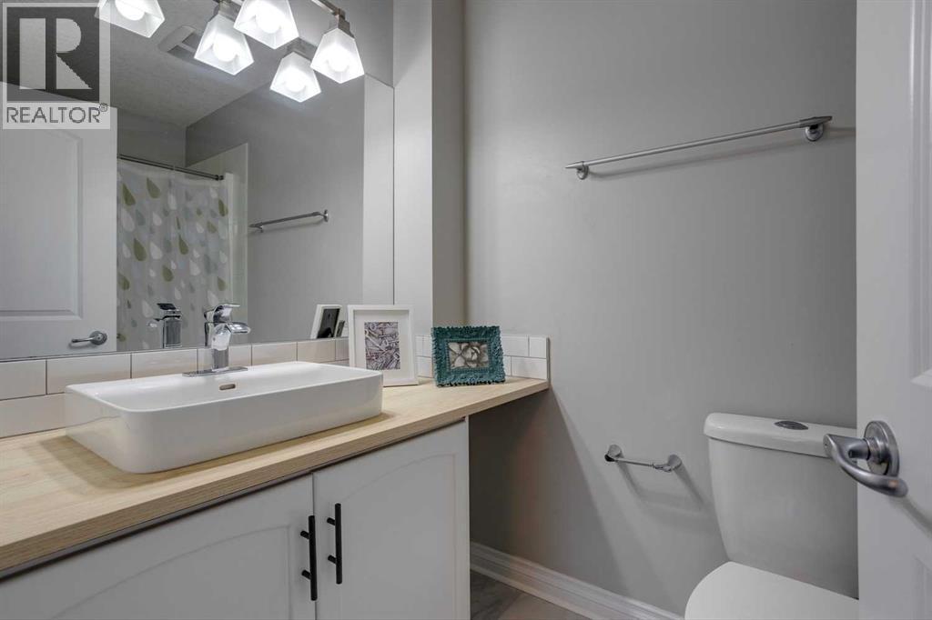 Single Family House for Sale in    Avenue NE Tuxedo Park Calgary 