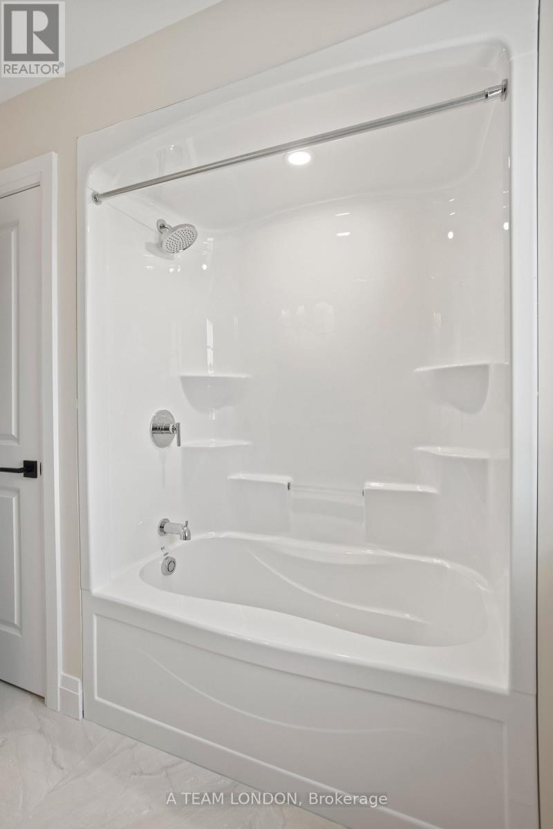 Single Family House for Sale in  ASHFORD (LOT ) STREET Central Elgin (Belmont) 