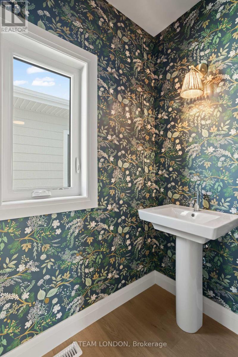 Single Family House for Sale in  ASHFORD (LOT ) STREET Central Elgin (Belmont) 