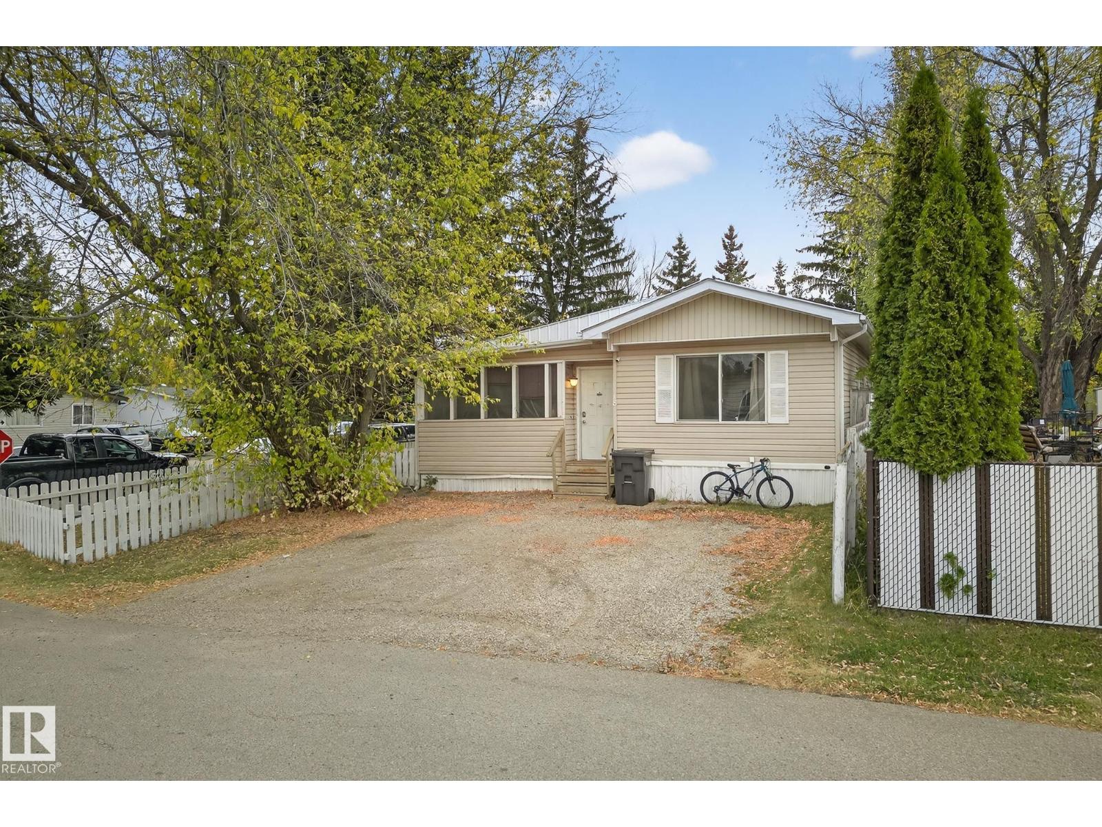18 305 Calahoo Road, Spruce Grove