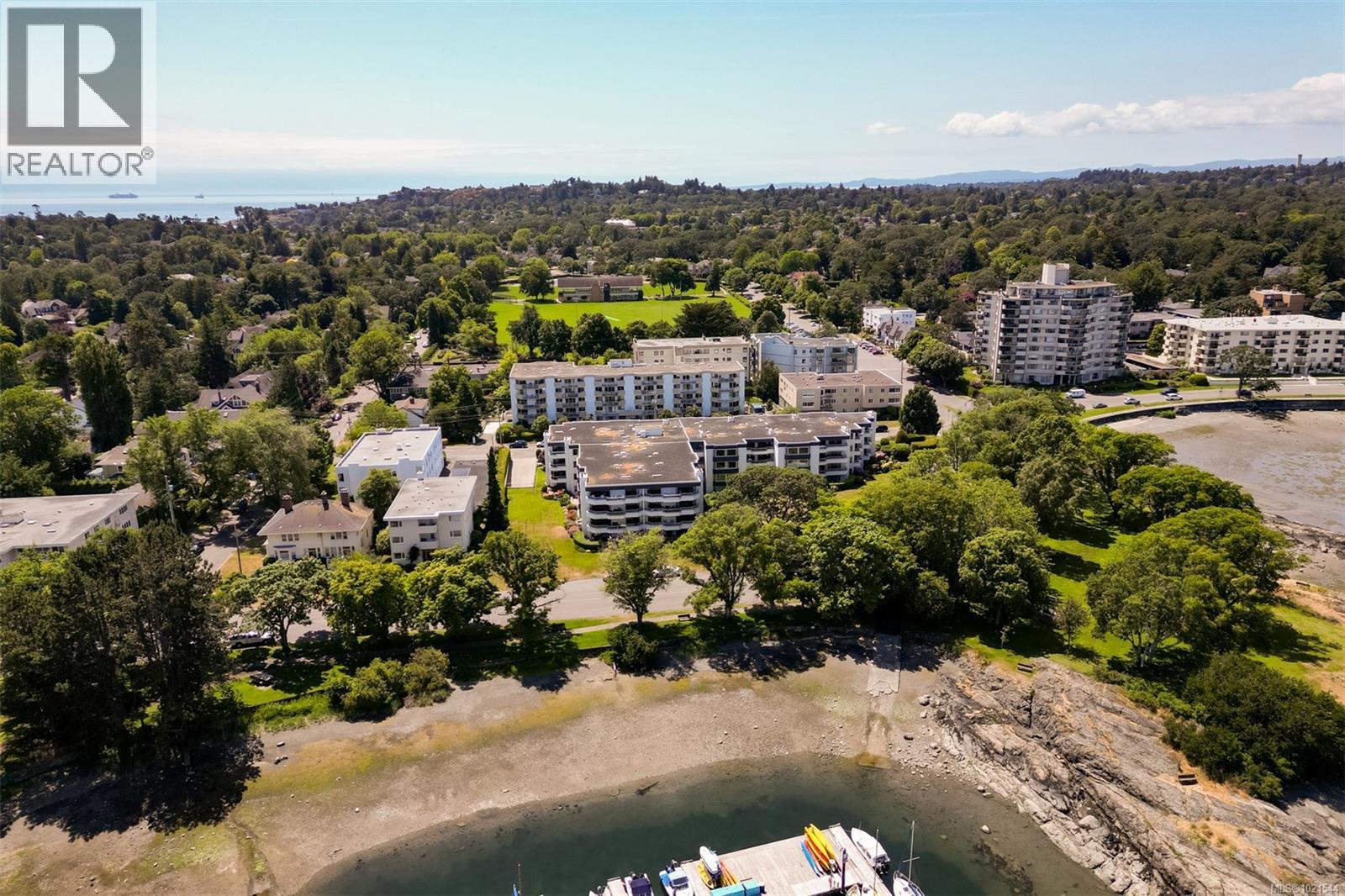 409 1370 Beach Dr, Oak Bay