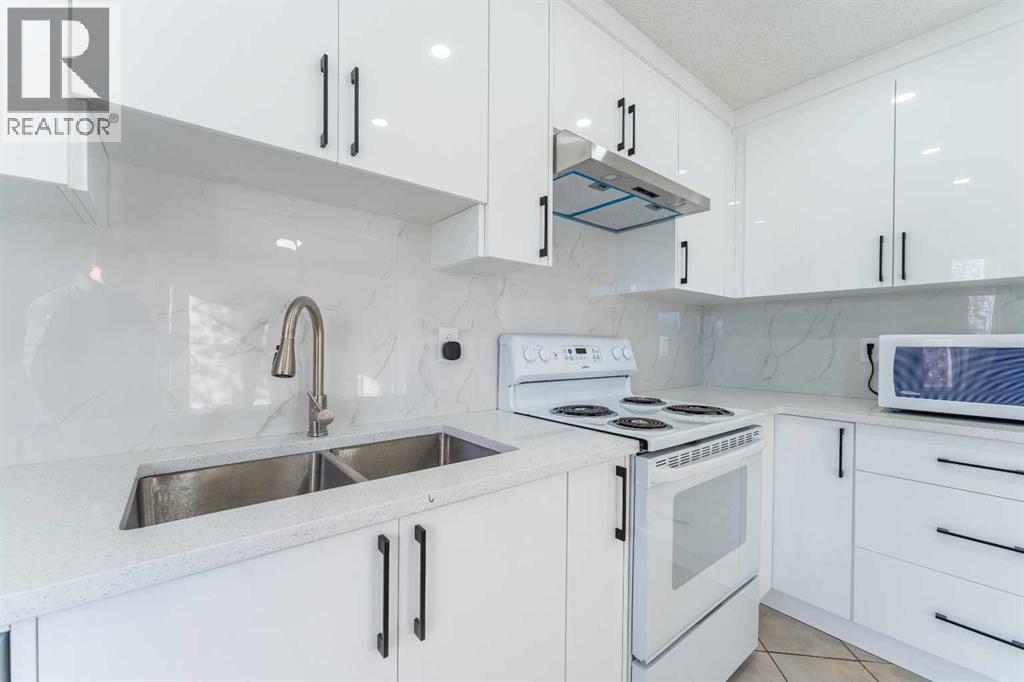 Single Family House for Sale in  Eversyde Point SW Evergreen Calgary 