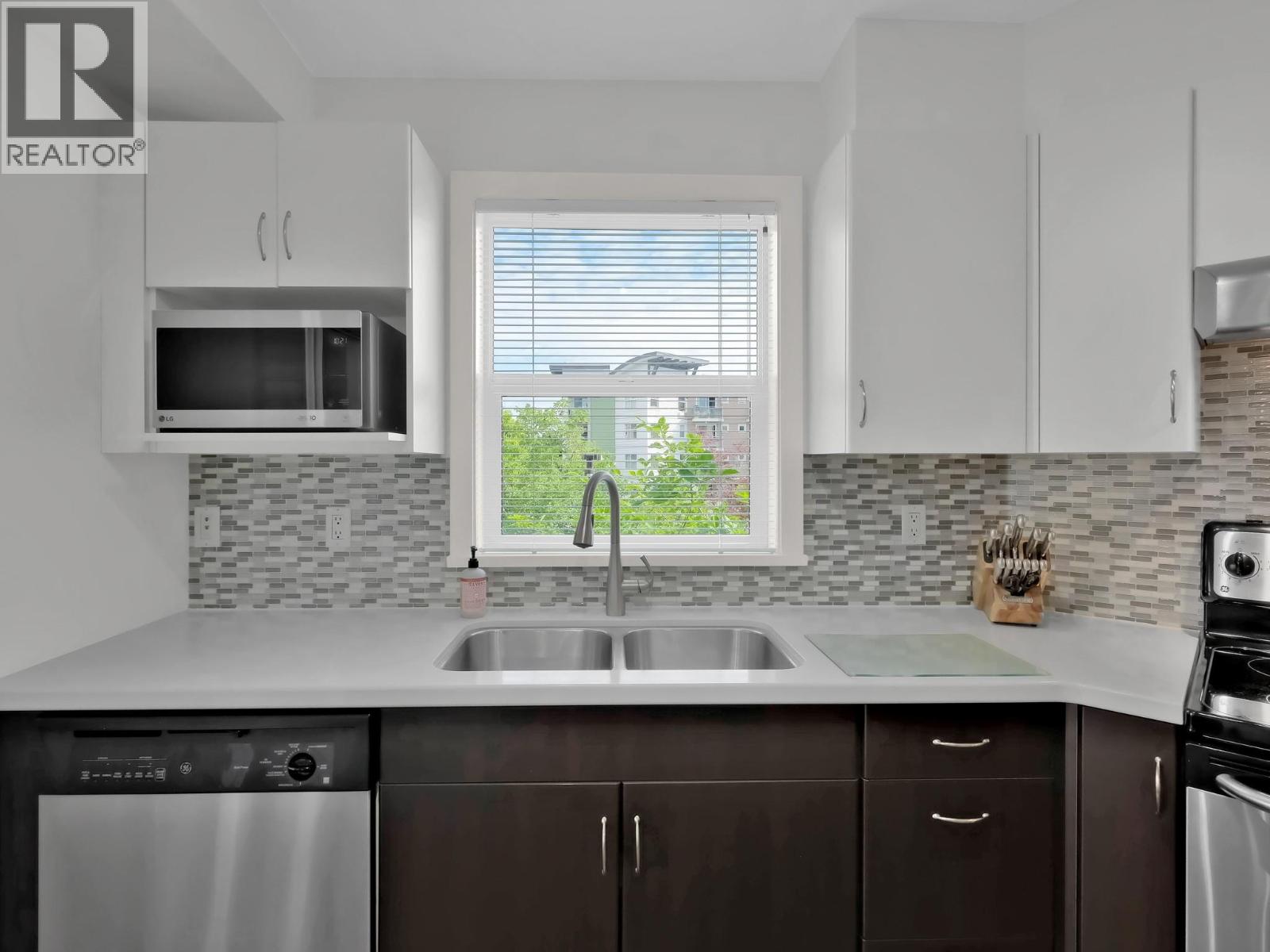 202 563 Yates Road, Kelowna