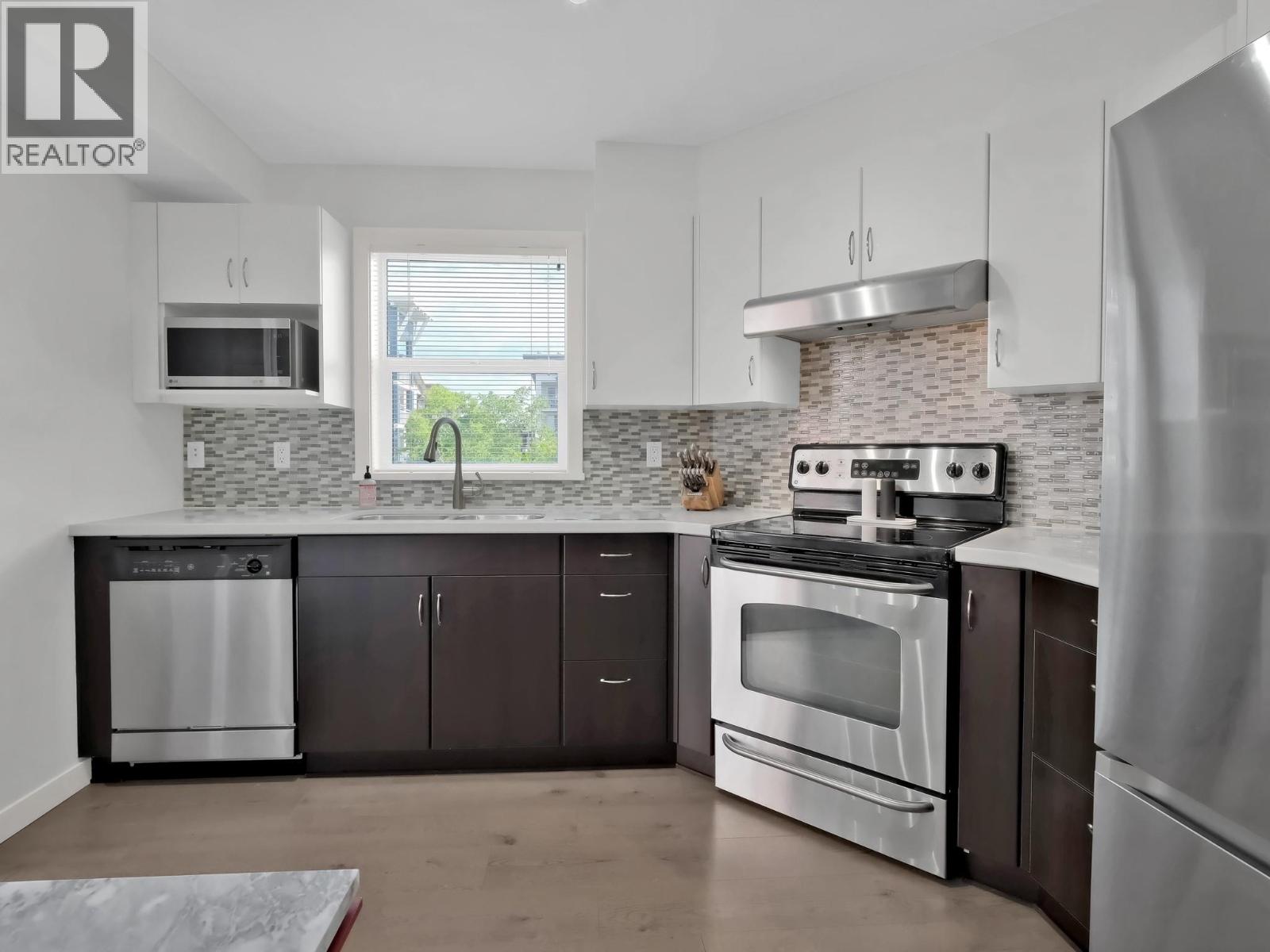 202 563 Yates Road, Kelowna