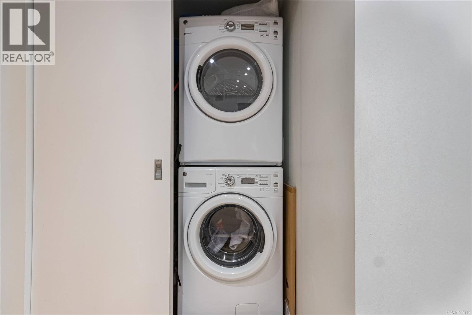 406 838 Broughton Street, Victoria