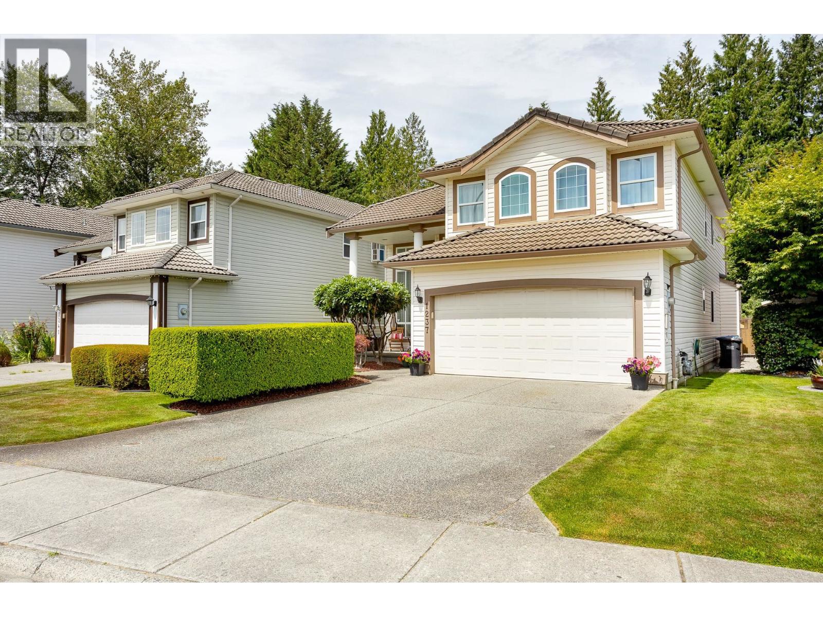 1237 AMAZON Drive - photo 2