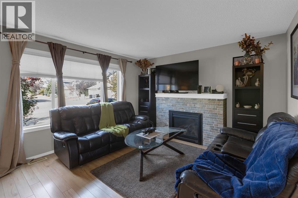 Single Family House for Sale in  Everglen Rise SW Evergreen Calgary 