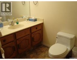 Den - 111 2nd Street E, Kyle, SK S0L1T0 Photo 12
