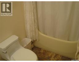 4pc Bathroom - 111 2nd Street E, Kyle, SK S0L1T0 Photo 13